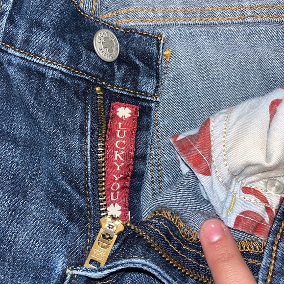 ❗️❗️SOLD❗️❗️Lucky brand jeans size 4/27, inseam is 30in - Picture 2 of 10